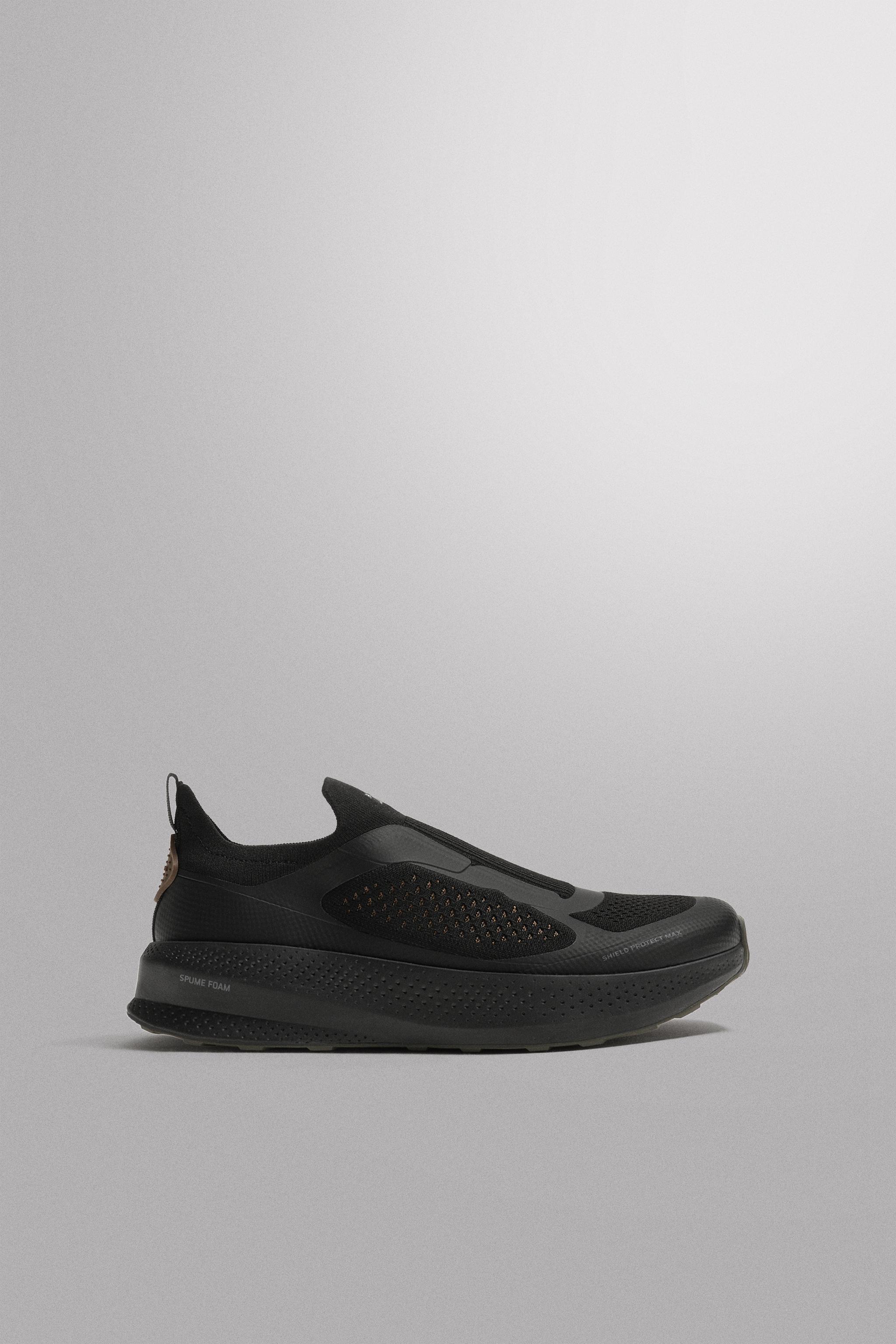 TRAIL RUNNING SNEAKERS